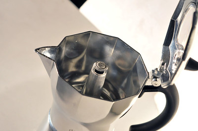 Bialetti Moka Express Nera 6-Cup Moka Pot – Whole Latte Love