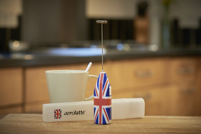 aerolatte Original Steam Free Milk Frother, Union Jack To-Go with Case