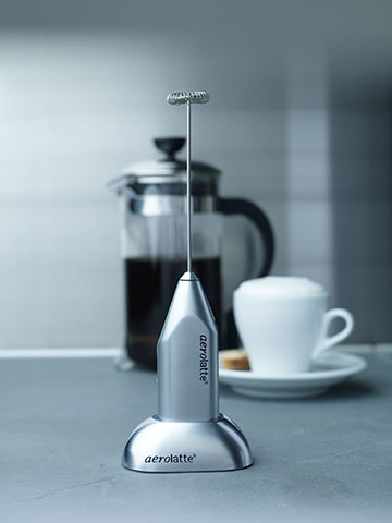 Handheld battery-operated premium Milk Frother To-Go - Aerolatte - original  steam free milk frother