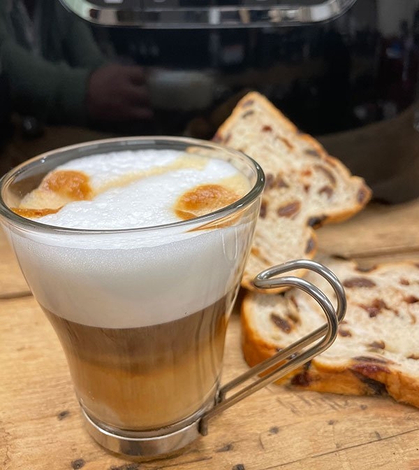 https://www.aerolatte.com/wp-content/uploads/2020/04/glass-mug-of-latte-espresso-e1604506297999.jpg